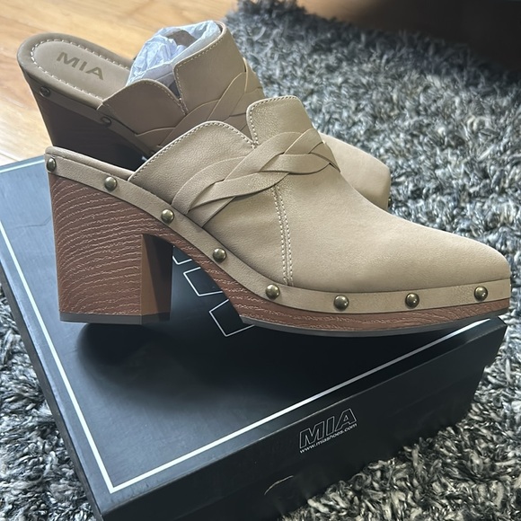 COPY - Clogs - Picture 2 of 4